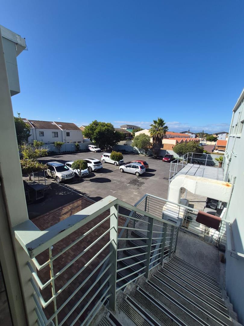 To Let Commercial Property for Rent in Bergvliet Western Cape